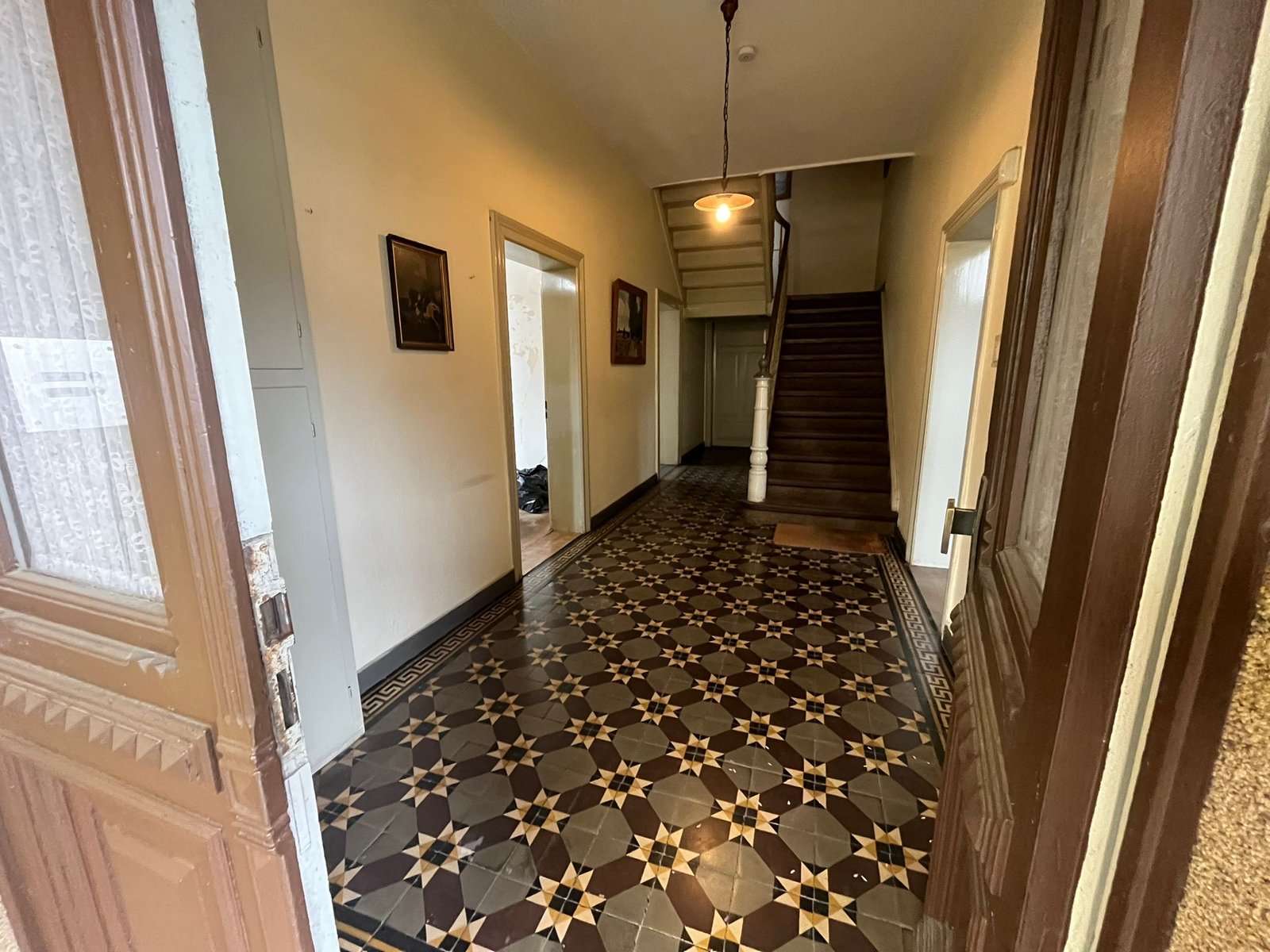 Historisches Mehrfamilienhaus 12.15